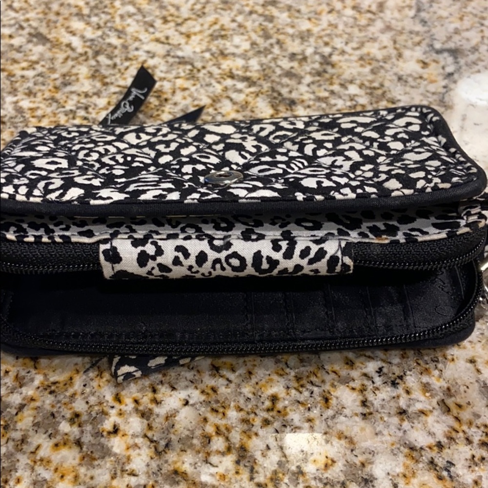 Vera Bradley wristlet with phone holder - Picture 3 of 3
